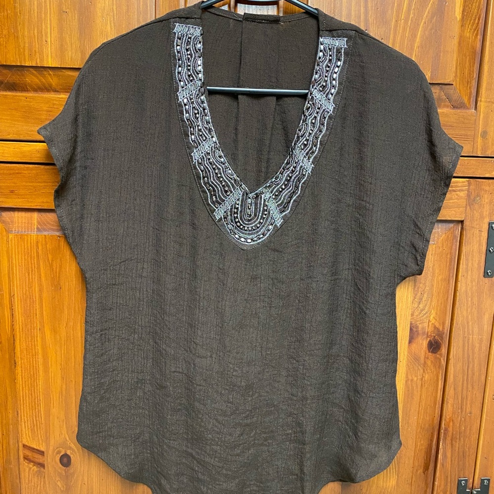 10/10& bundle 10 (4-5$) items for a 10$ offer.  Embroidered Black Women's Top